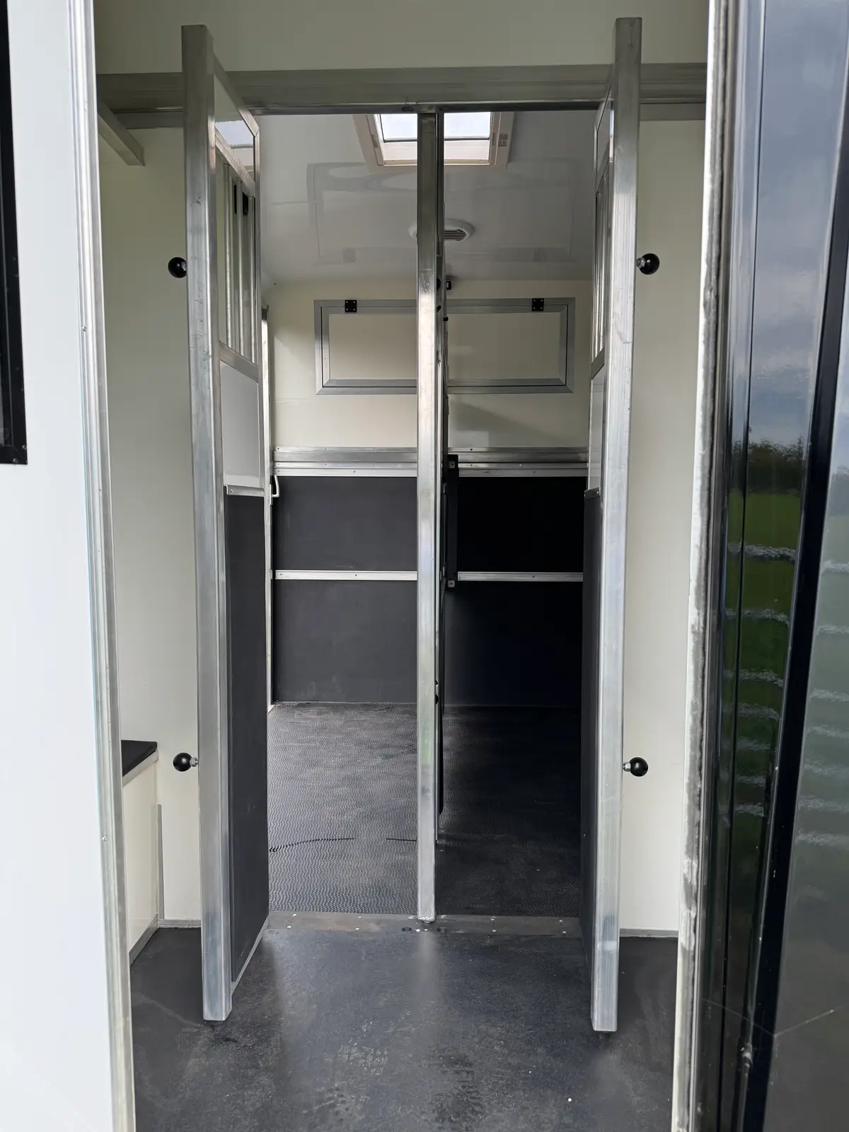 Peugeot Boxer 3.5t new build horsebox for sale
